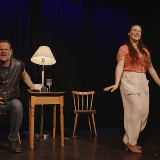 Nadine und Tim Stöneberg im Theaterstück "Offene Zweierbeziehung" auf der Bühne