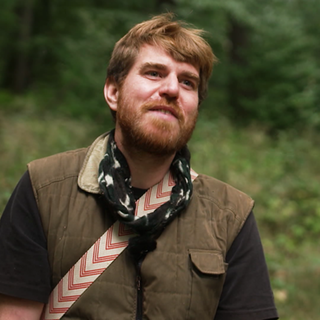 Konstantin Steinmeyer lebt ein "Slow-Life" mitten im Wald in der Eifel.