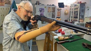 Johannes Forcht mit der Flinte in seiner Kunsthand