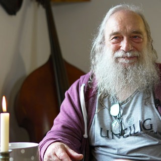 Kneipenwirt Tom steht bald 40 Jahre am Tresen