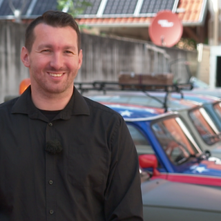 Martin Heinz in Trabi-Werkstatt