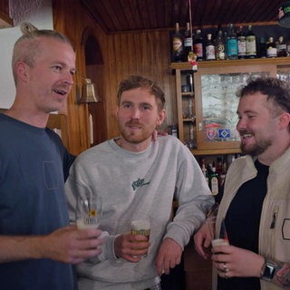 Niklas Fiebach, Niklas Rieder und Daniel Sieben haben das "Bierstübchen" in der Mainzer Altstadt kurzentschlossen übernommen.