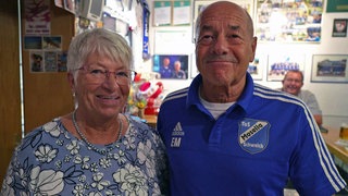 Die Wirtsleute Erna und Erwin in ihrem Vereinslokal in Schweich