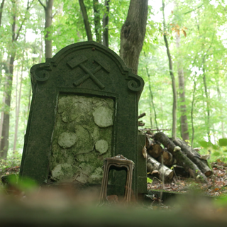 Bergmannsfriedhof im Wald