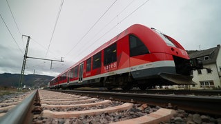 So hat es die Bahn geschafft die Ahrtalbahn im Zeitplan aufzubauen