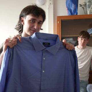 Aus Bernhard Vogels alten Hemden machen die Azubis der Berufsfachschule für Schneiderei in Speyer für ein Projekt neu Mode.