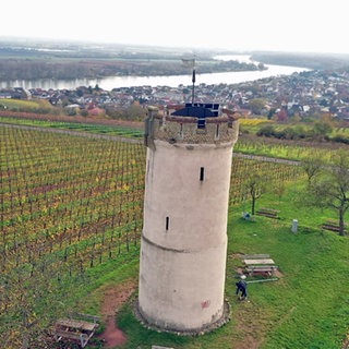 Der Turm ist das Wahrzeichen einer Rheinhessischen Stadt