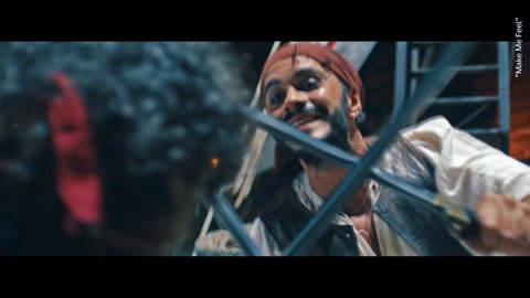 Apotheker Ömer Filikci als Pirat in seinem Kinofilm Make me feel
