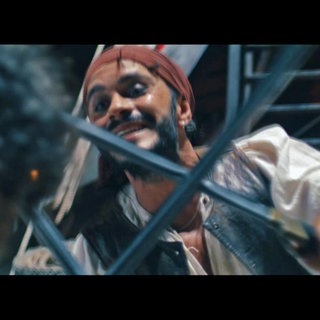 Apotheker Ömer Filikci als Pirat in seinem Kinofilm Make me feel