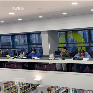 Schüler*innen pauken