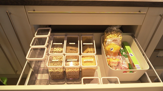 Aufgeräumte Küchenschublade