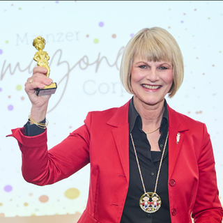 Gundula Gause mit Preis