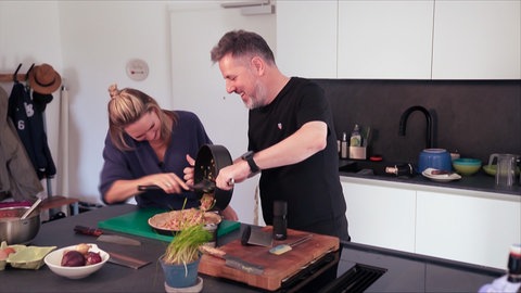 Johannes Quirin macht Lyoner-Kuchen