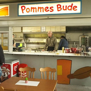 Die Pommes Bude ist ein beliebter Treffpunkt.