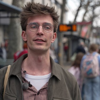 Simon Stendel macht Wahlkampf für die Grünen in Mainz