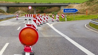 Autobahnabfahrt aufgrund einer Baulücke der A1 in Mehren