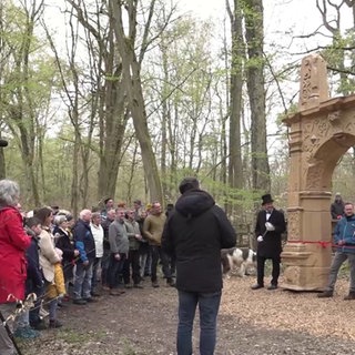 Echtes Tor für virtuelles Schloss