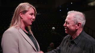 SWR Reporterin Justine Möhl und Frontman der Spider Murphy Gang Günther Sigl.