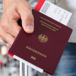 Deutscher Reisepass mit Bordkarte