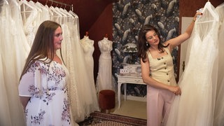 Ann-Cathrin Nagel ist auf der Suche nach dem perfekten Brautkleid.