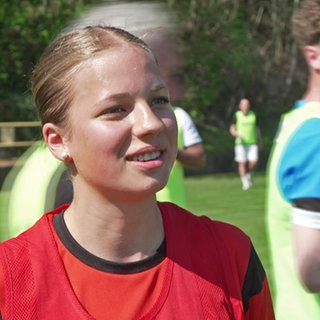 Eva Fader und ihre Bruder Paul beim Testspiel für die Weinelf in Edenkoben