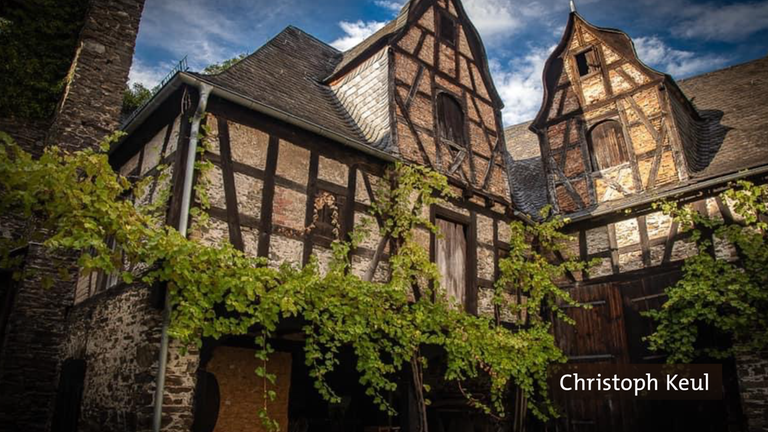 Historisches Fachwerk von Schloss Langenau bei Obernhof, fotografiert aus dem  Innenhof von Landesschau-Zuschauer Christoph Keul