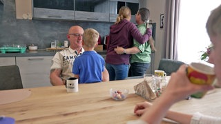 Familie Hens in ihrer Küche