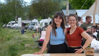 Die Schwestern Debby und Mi auf ihrem Campingplatz in ihrem Heimatort Oberwesel