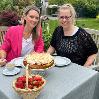Christine Bayer backt Erdbeer-Rhabarber Baiser Tarte