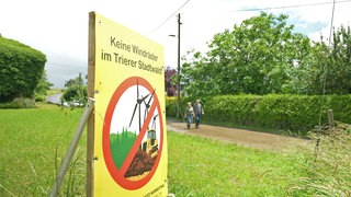 Protestplakat gegen Windräder in Trier