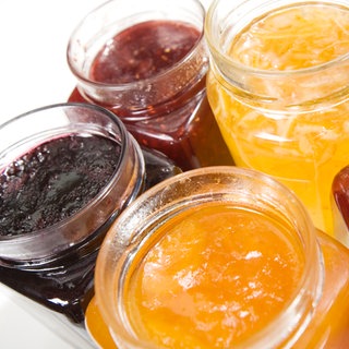 Verschiedene Marmeladengläser