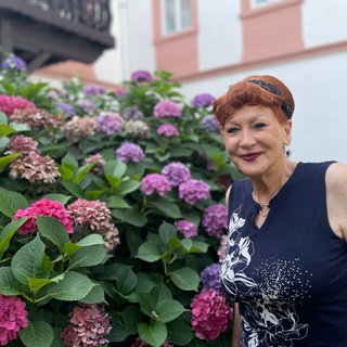 Im Hortensiengarten von Gabriele Geißler-Stahl