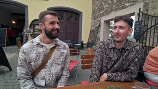 Tobias (l.) und  Fabian Kahl auf Schloss Arenfels