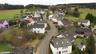 Hierzuland Kötterichen, Hauptstraße