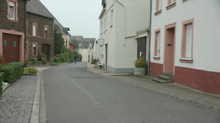 Hauptstraße in Erden