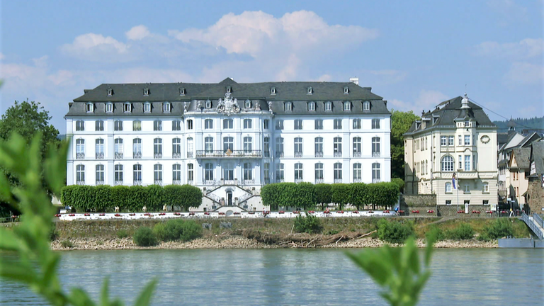Hierzuland Engers Schloss