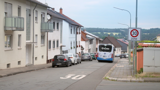 Hierzuland Erzhütten, Erzhütenstraße