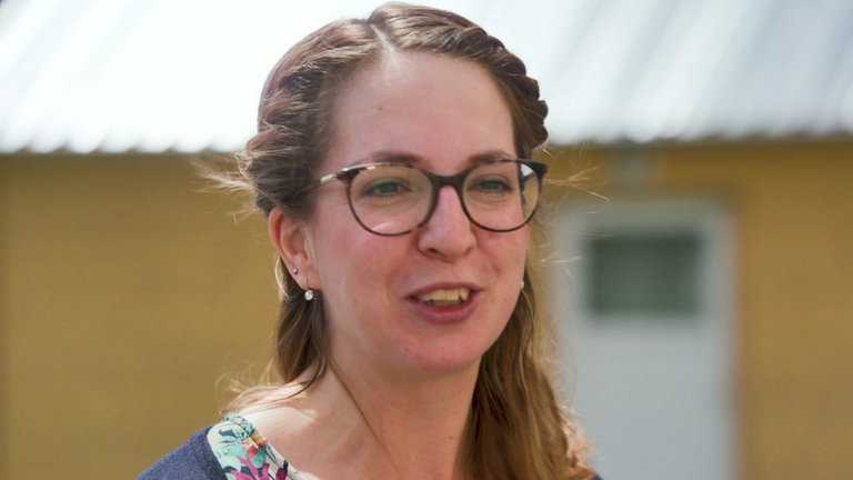 Hierzuland Michelbach junge Frau