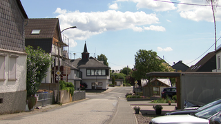 Hierzuland Fronhofen, Hauptstraße