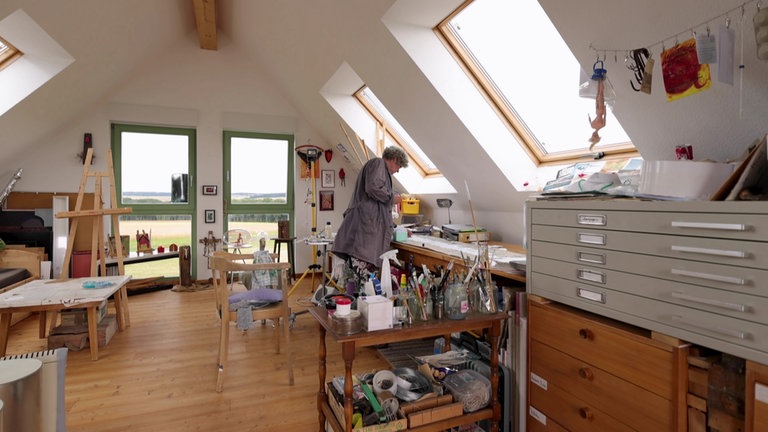 Hierzuland Michelbach Künstlerin in Atelier