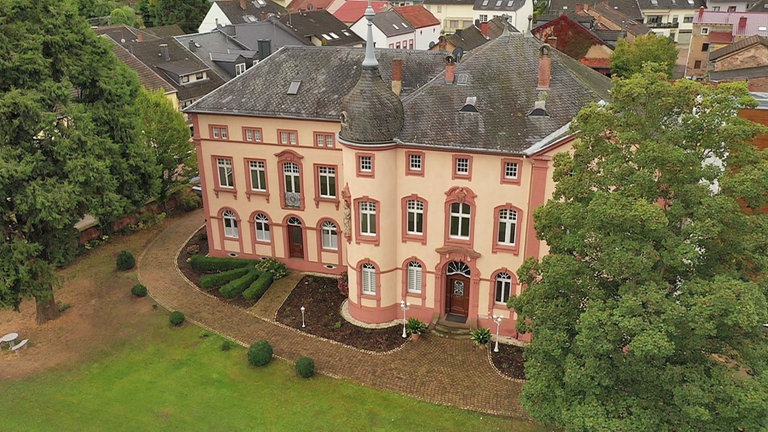 Hierzuland Ayl Ayler Schloss