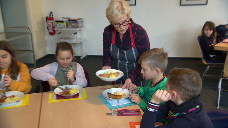 Landesschau Hierzuland Mertesdorf Mittagessen fuer Kinder