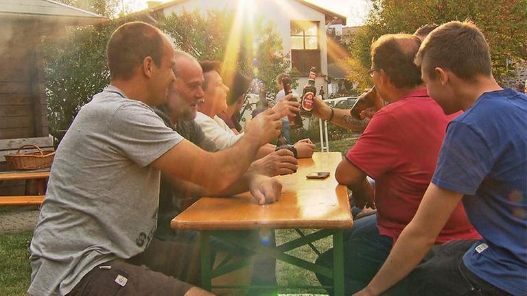 Gemeinsames Grillen auf dem Grillplatz