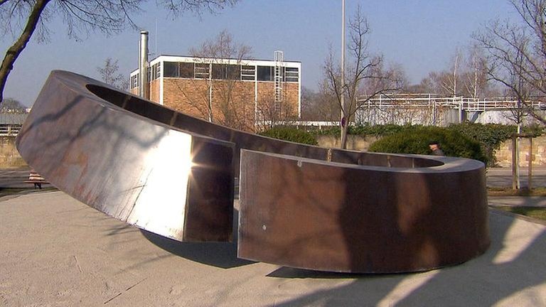 "Gebrochener Ring", Martin Schöneich