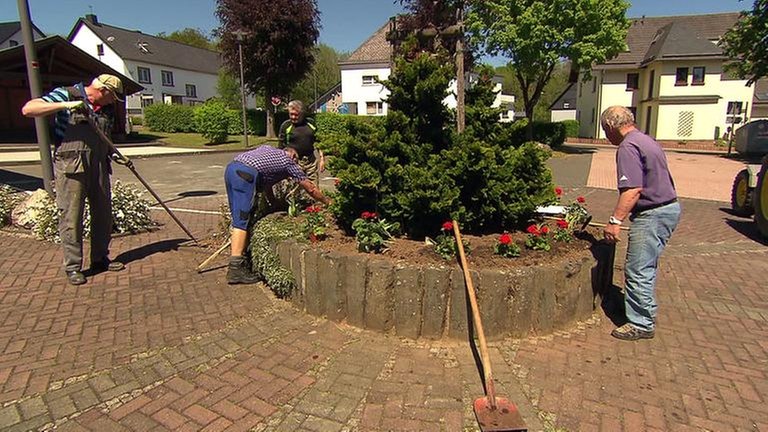 Gemeinsame Gartenarbeit