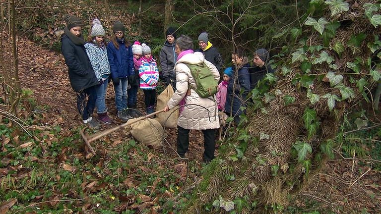 Ulrike Hoffrichter mit Kindern aus dem Ort