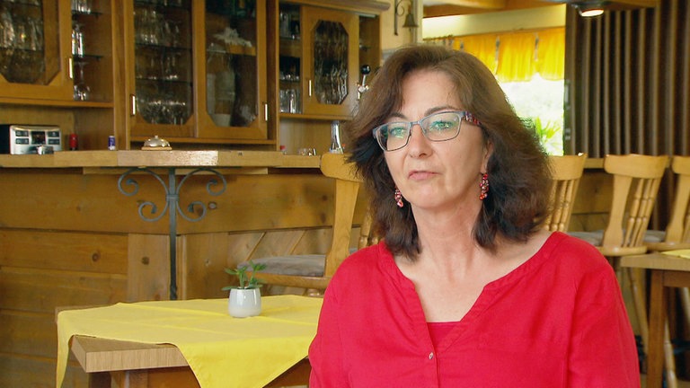 Geisfeld - Bärbel Reinhard in ihrer Gaststätte