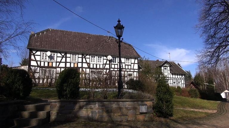 Die Mehrbachtalstraße wird gesäumt von vielen, gut erhaltenen Fachwerkhäusern
