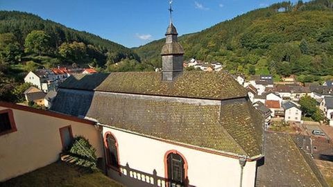 Ausblick vom Schloss auf Malberg.