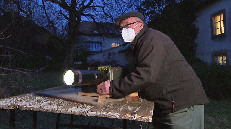 Hierzuland Freilingen, Mann mit Kamera